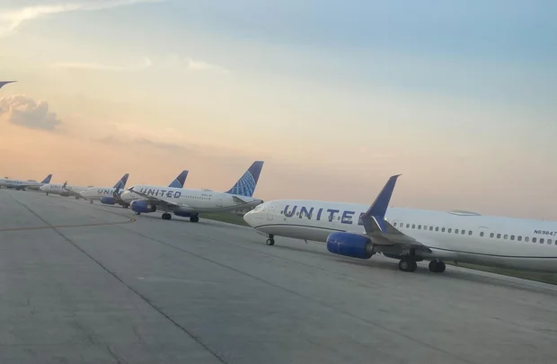United Airlines ground stop sees all planes briefly held across U.S. and Canada