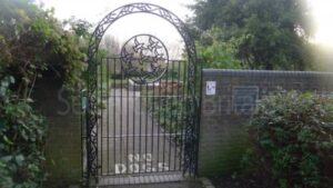 Elthorne Park Fatal Stabbing: Undisclosed Female injured in Hornsey – Police and Ambulance Respond